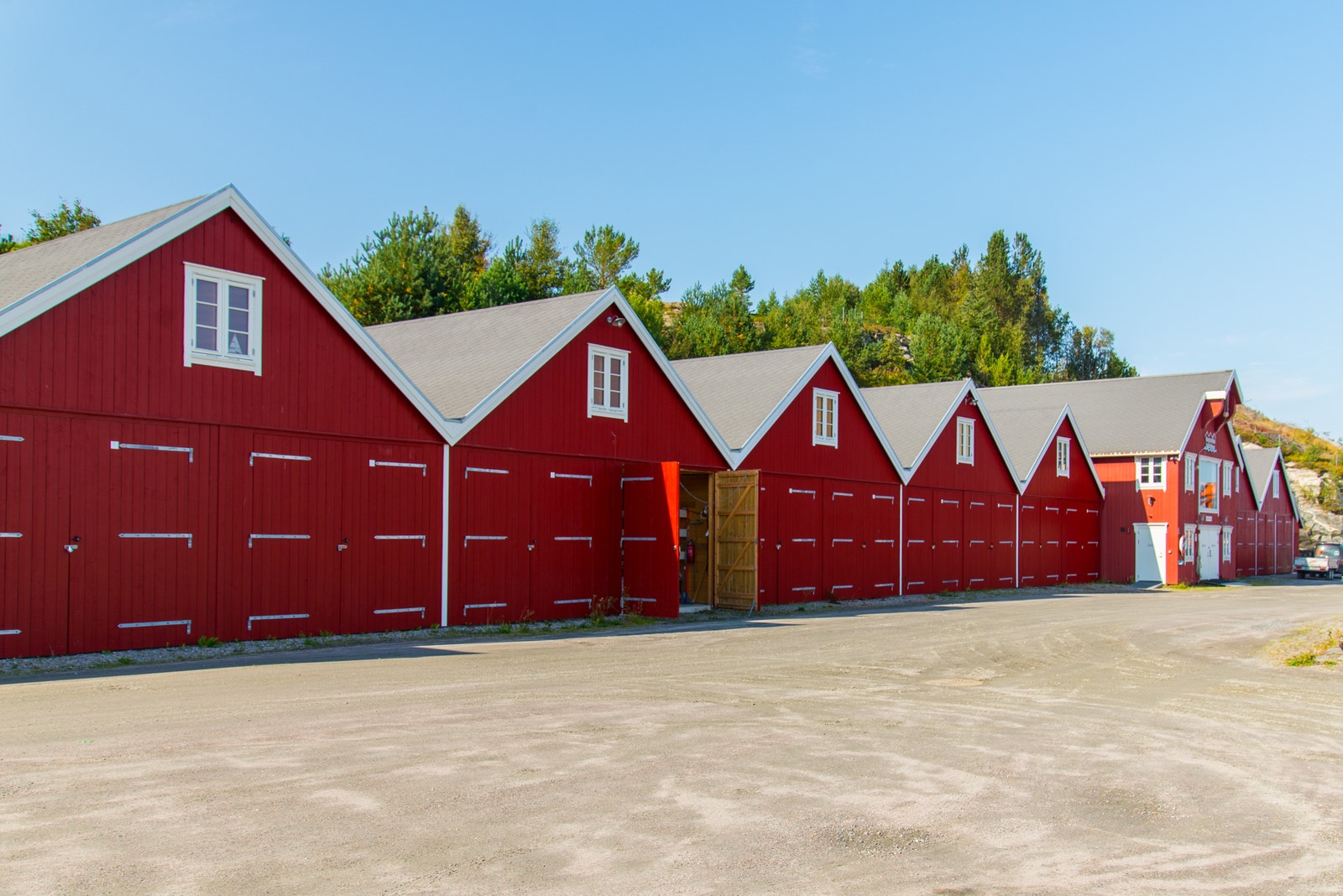 Den med åpen port er seksjonen som selges Galleribilde