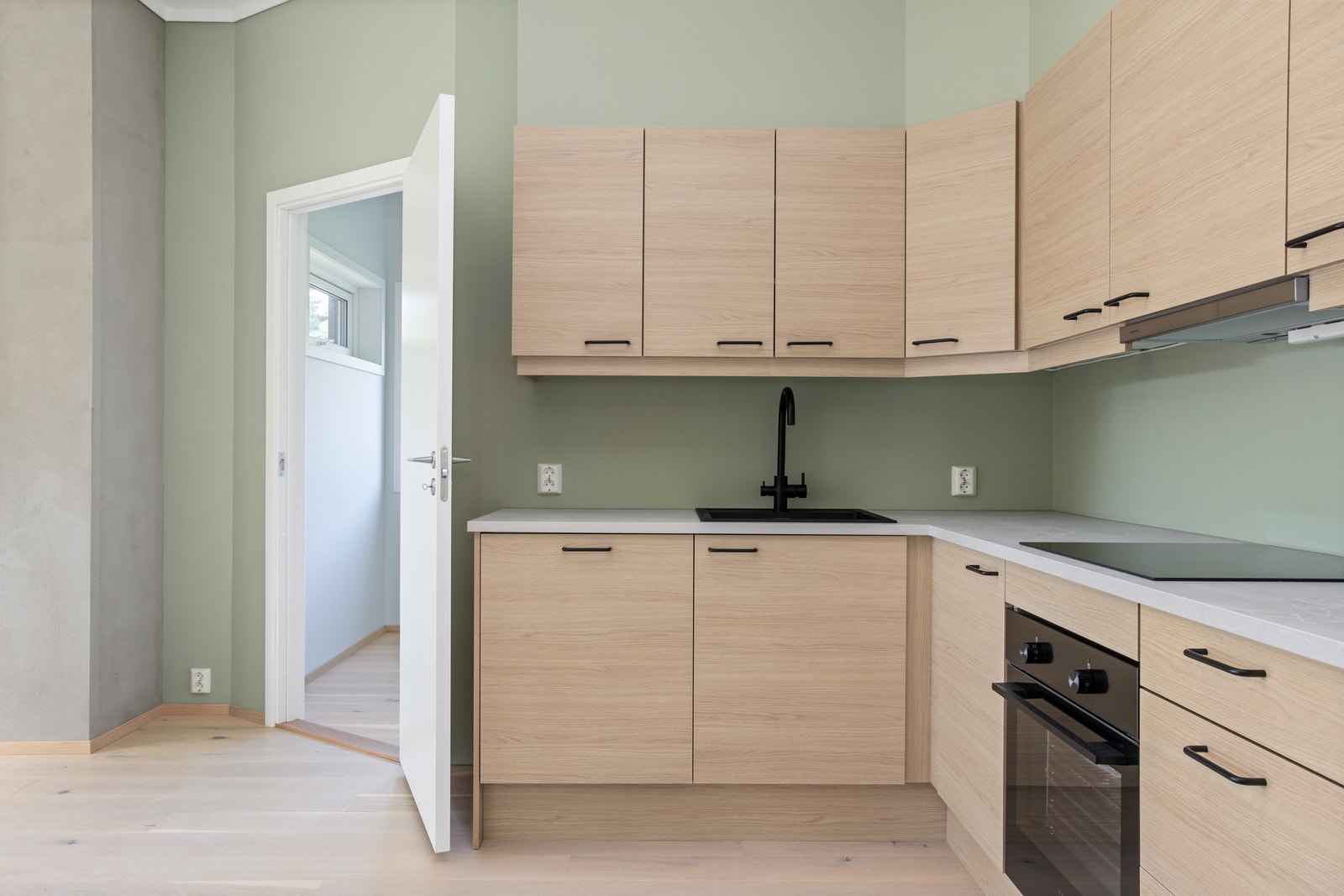 Inngang til gjesterom/barnerom fra kjøkken/stue. Galleribilde