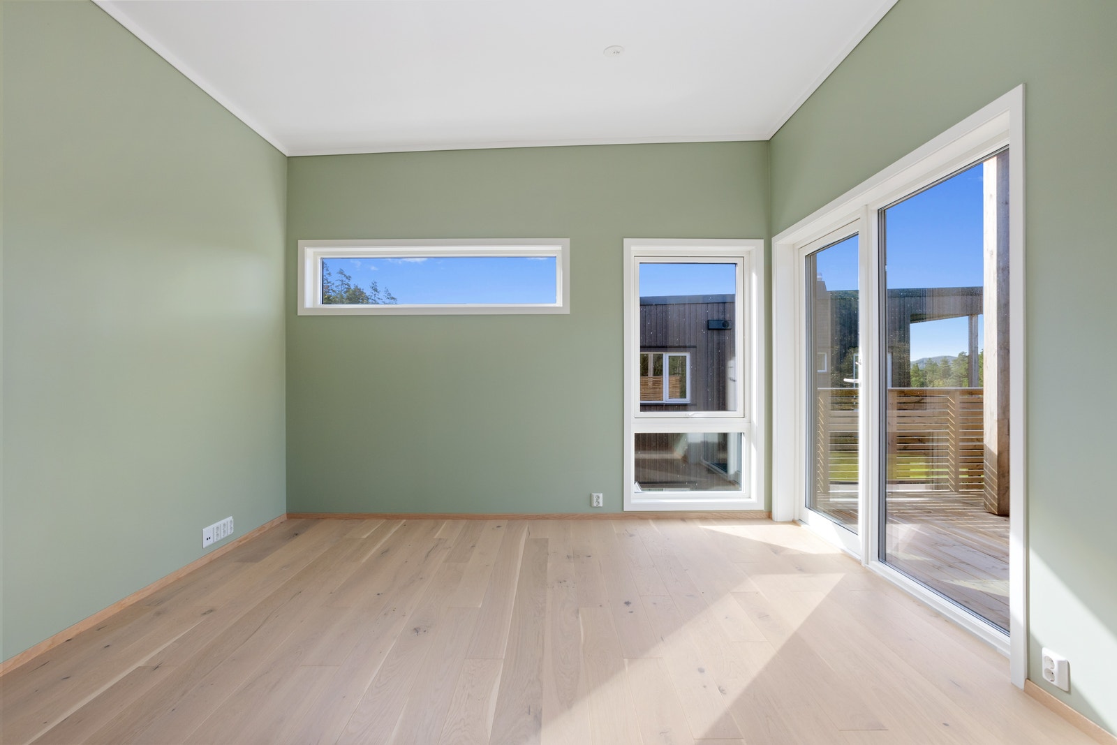 Fra stuen er det utgang til veranda. Galleribilde