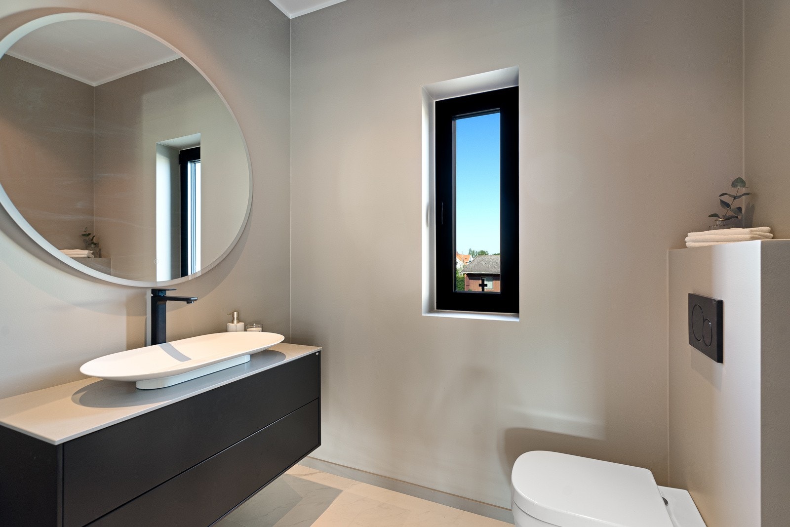 Toalettrom i hovedetasjen Galleribilde