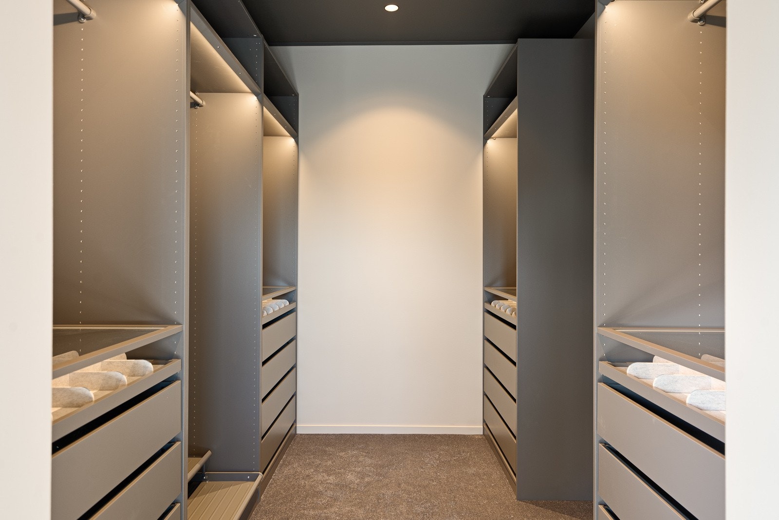 Stort hovedsoverom med walk-in og en-suite Galleribilde