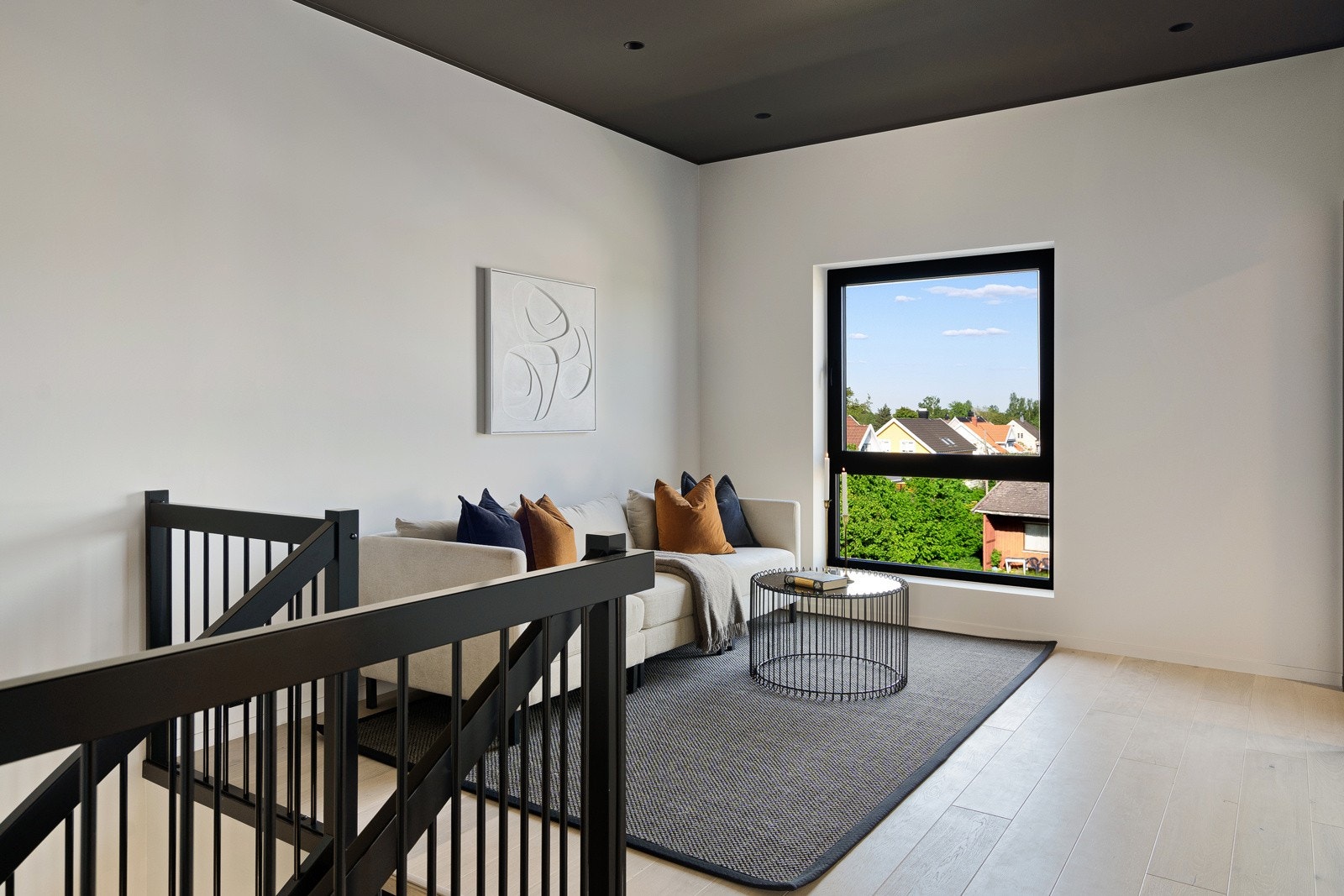 Flott loftstue med takhøyde på 2,9 meter Galleribilde