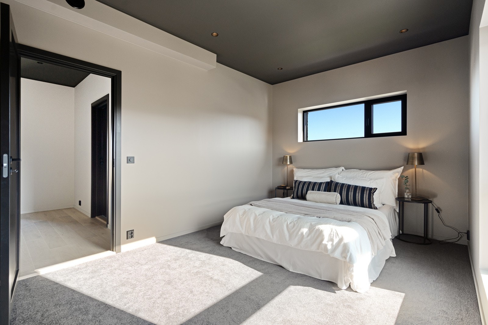 Stort hovedsoverom med walk-in og en-suite Galleribilde