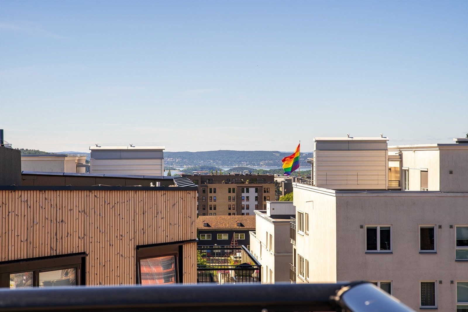 Sjøglimt fra takterrassen Galleribilde