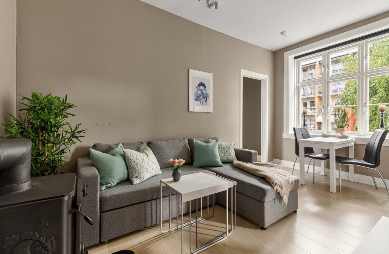 Takhøyde på 2,78 og store vindusflater gir en luftig romfølelse Galleribilde