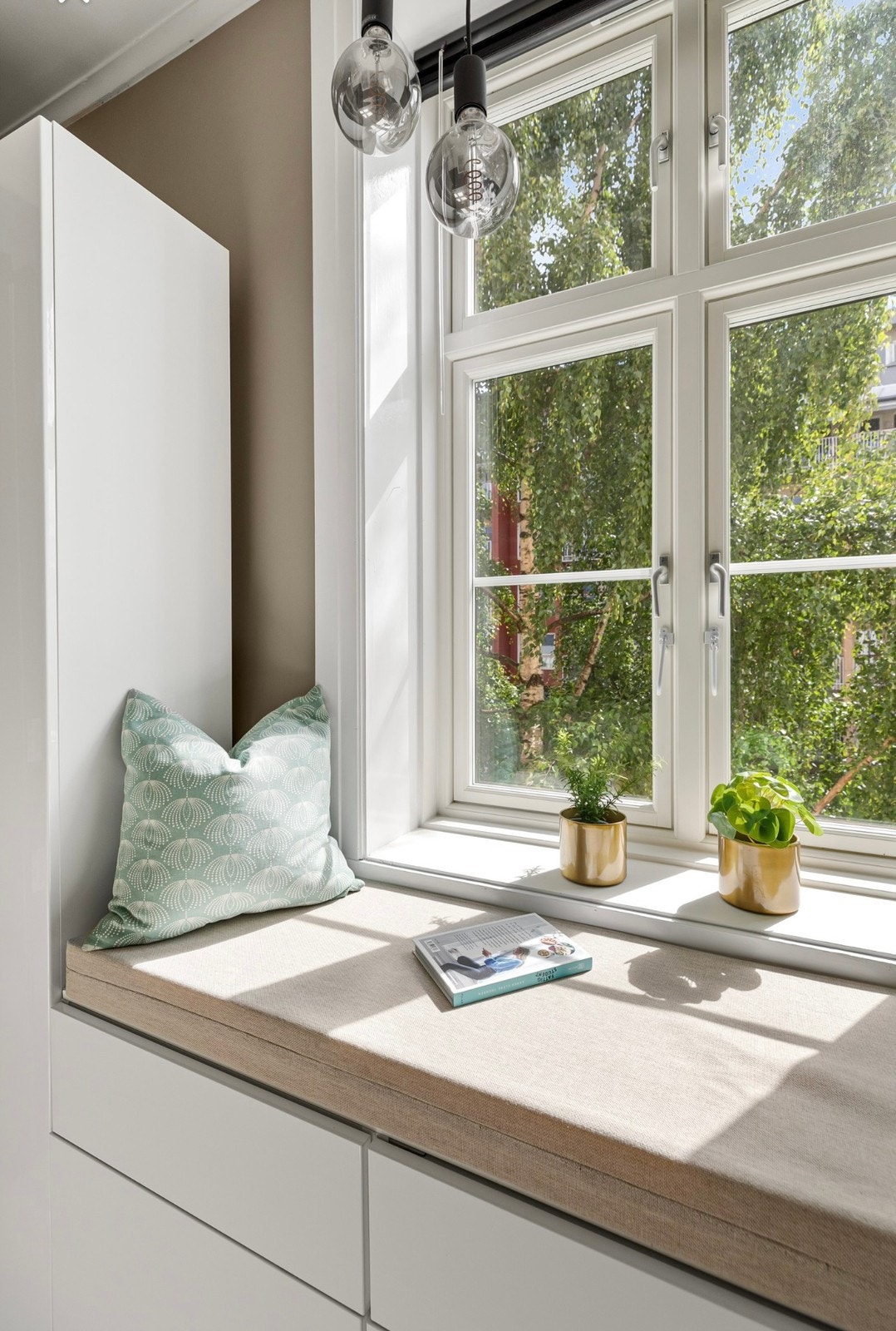 Koselig sittebenk på kjøkkenet Galleribilde