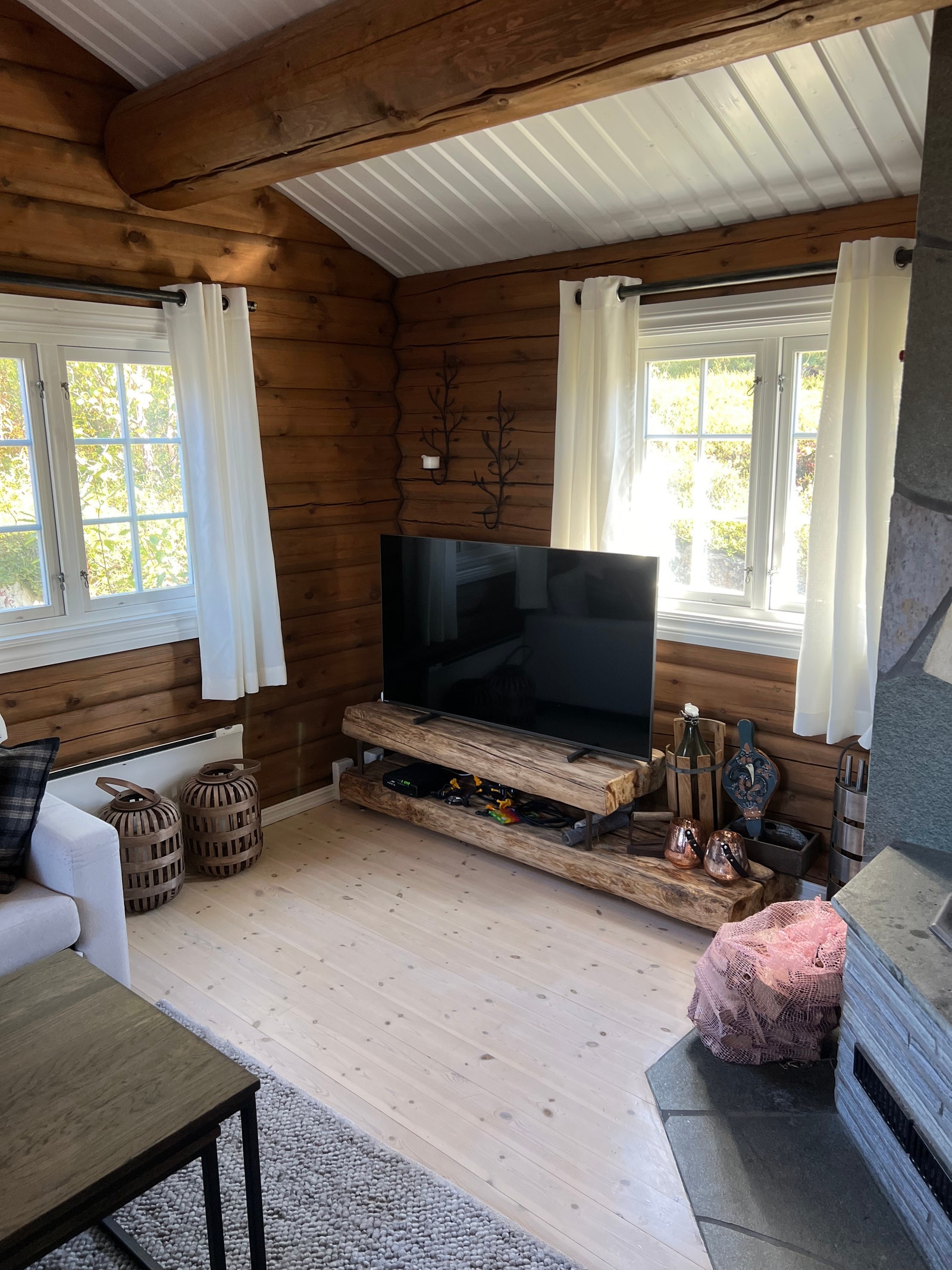 Tv nede Galleribilde