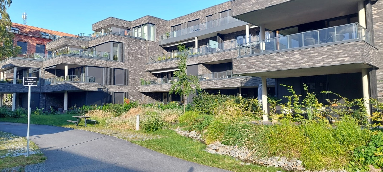 Leiligheten ligger med gangavstand til flotte badestrender og fine turstier. Galleribilde