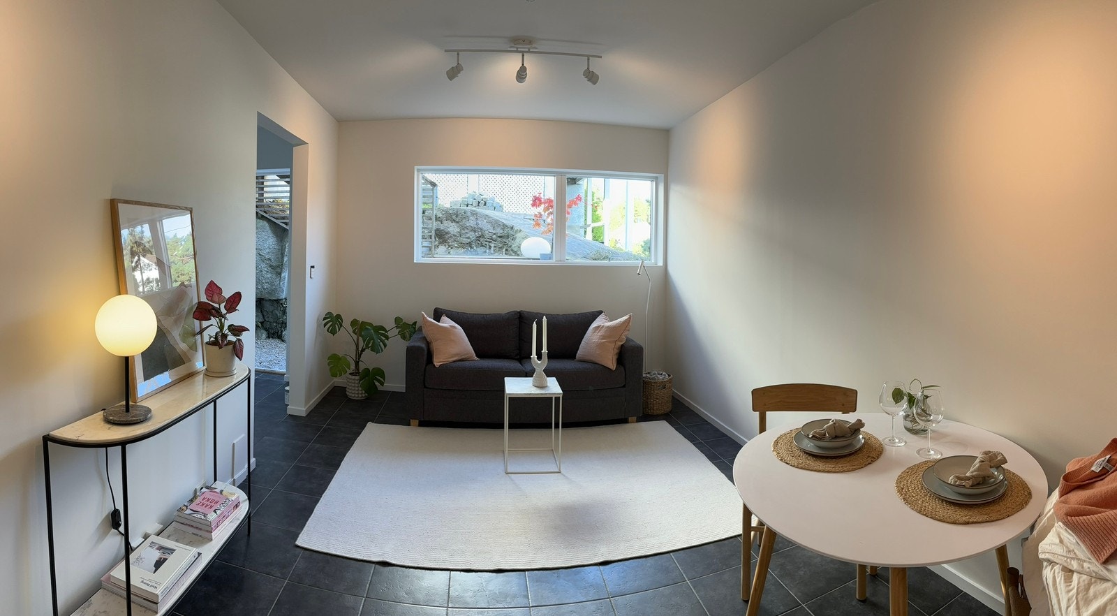 Leies ut umøblert. Vist med eksempler på møblering. Galleribilde