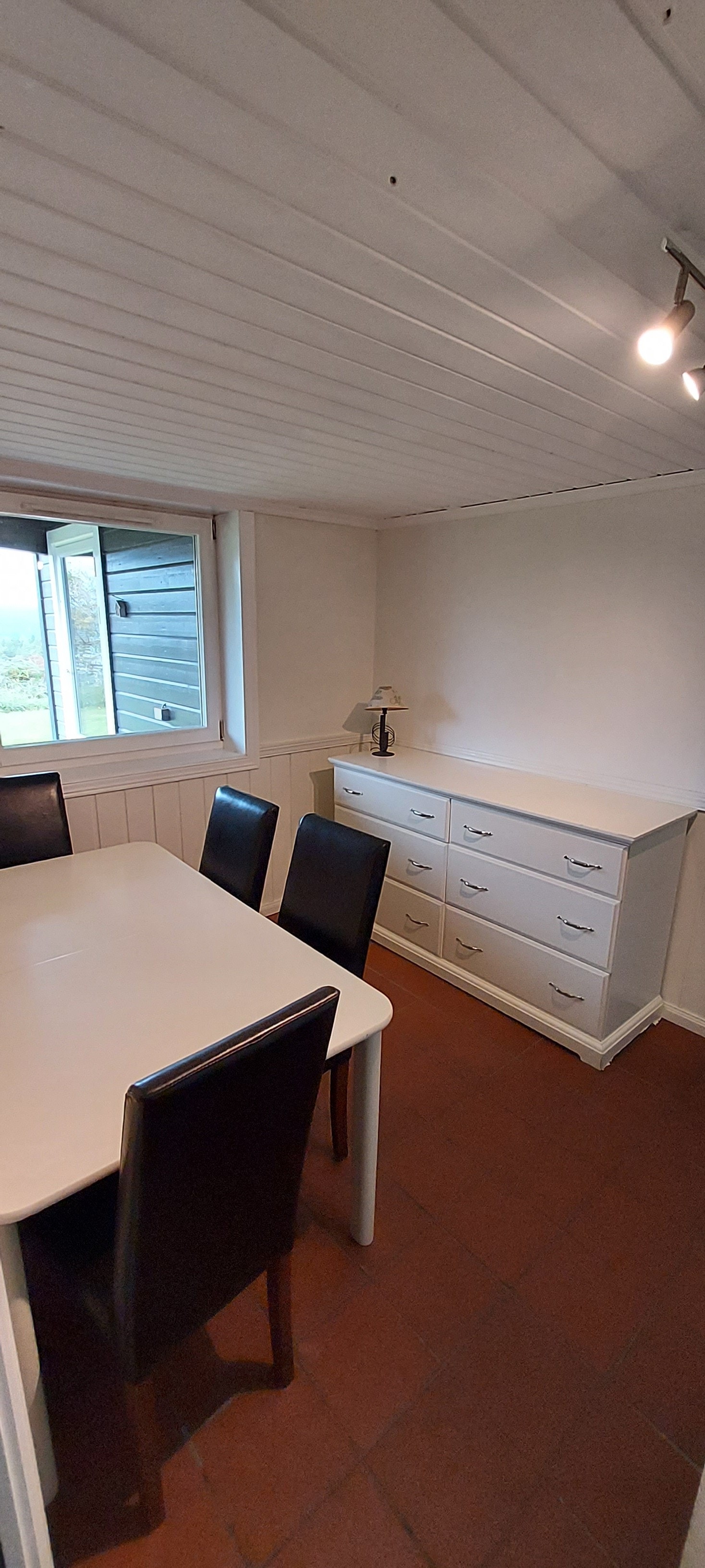 Oppholdsrom/spisestue Galleribilde