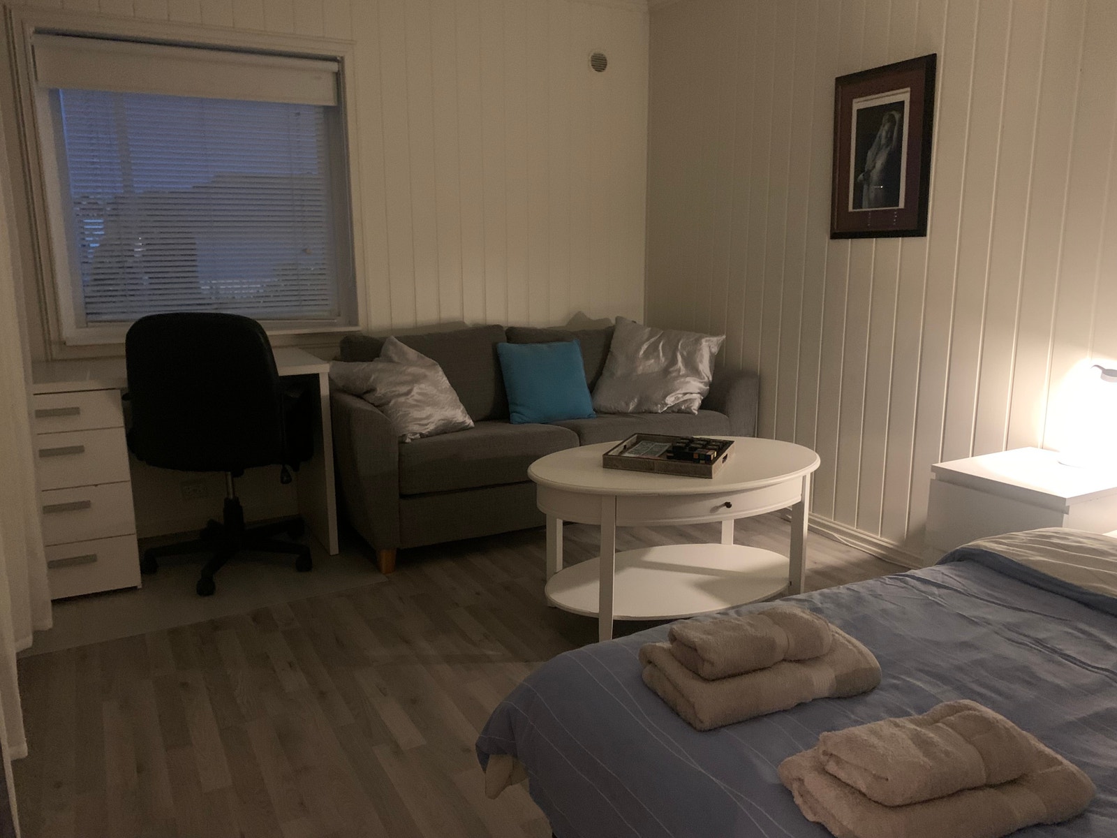 Soverom 2 møblert bilde 2 Galleribilde