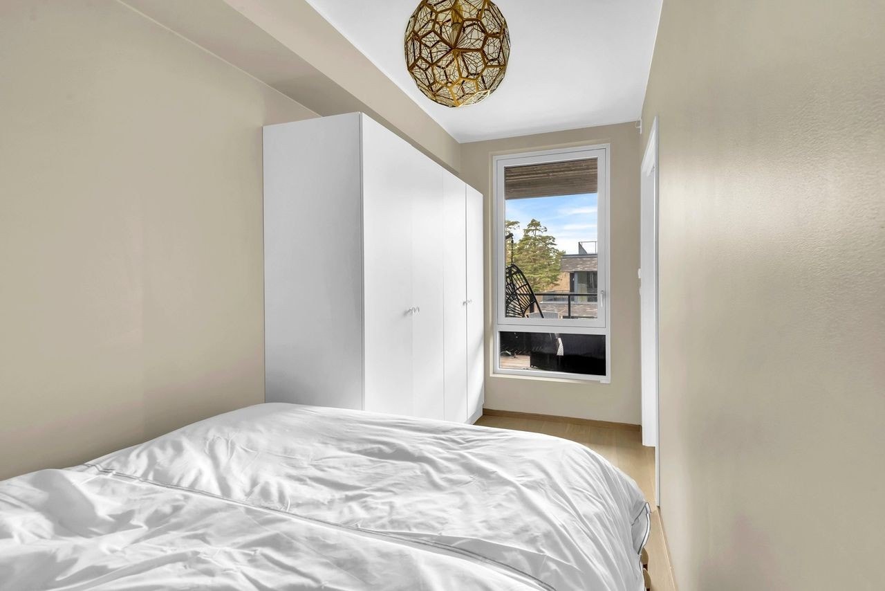 Store garderobeskap for oppbevaring. Galleribilde