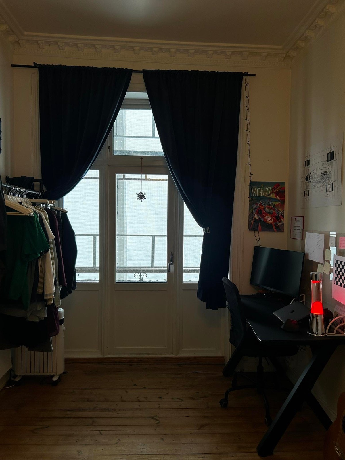 Rommet slik det var innredet før (skapløsningen følger ikke med) Galleribilde