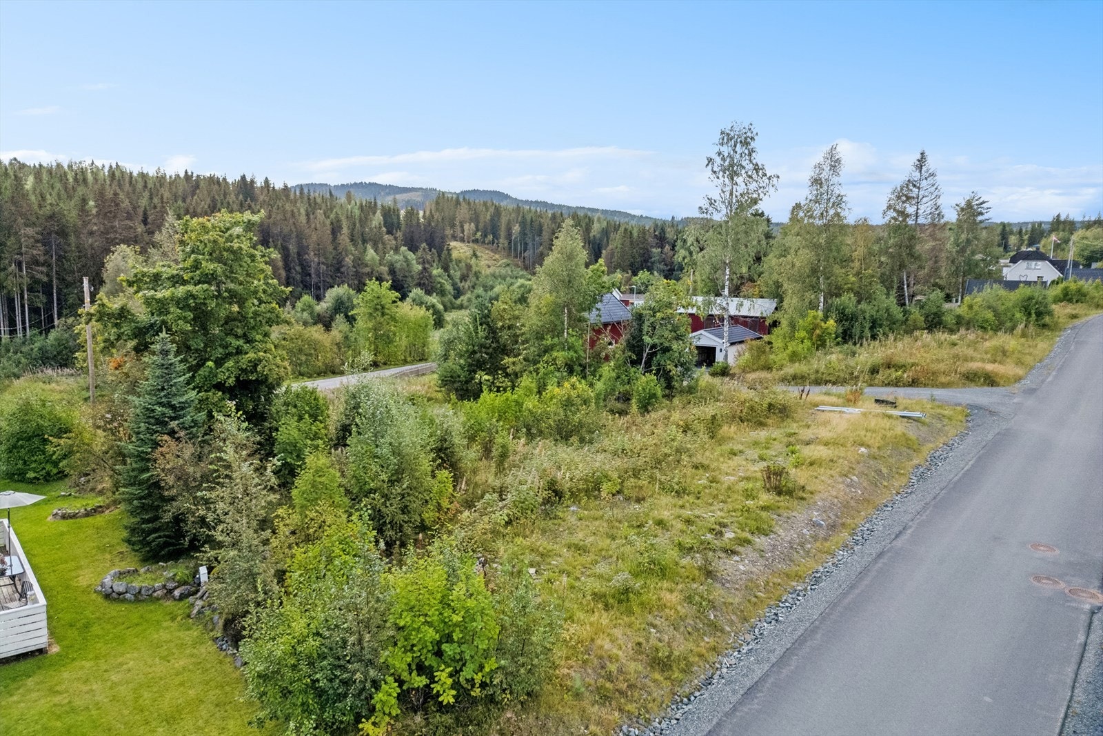 Tomten sett fra Elvsvevegen Galleribilde
