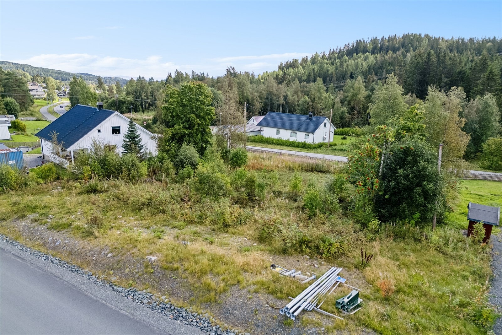 Tomten sett fra Elvsvevegen Galleribilde