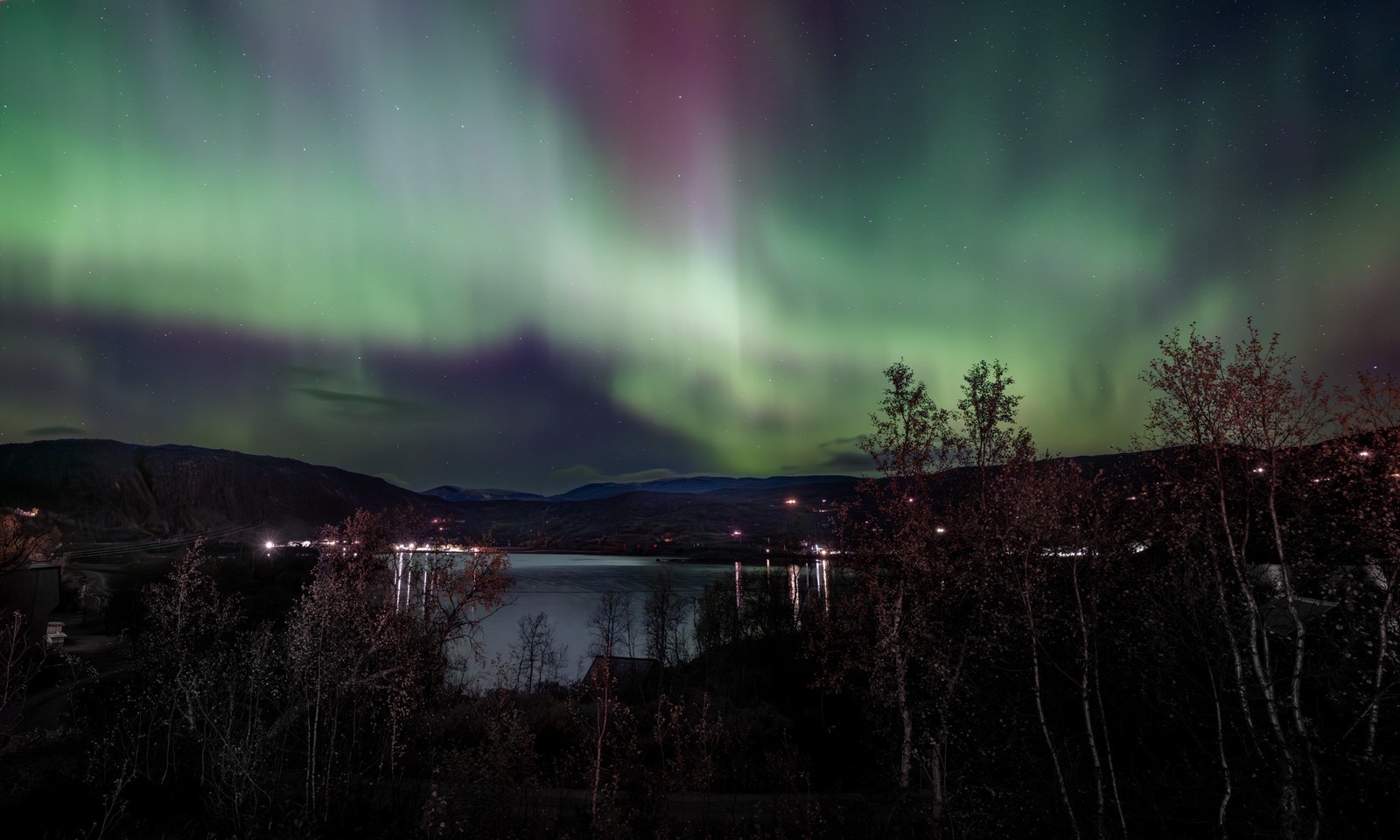 Nordlys sett fra hyttevinduet 13.september 2024 Galleribilde