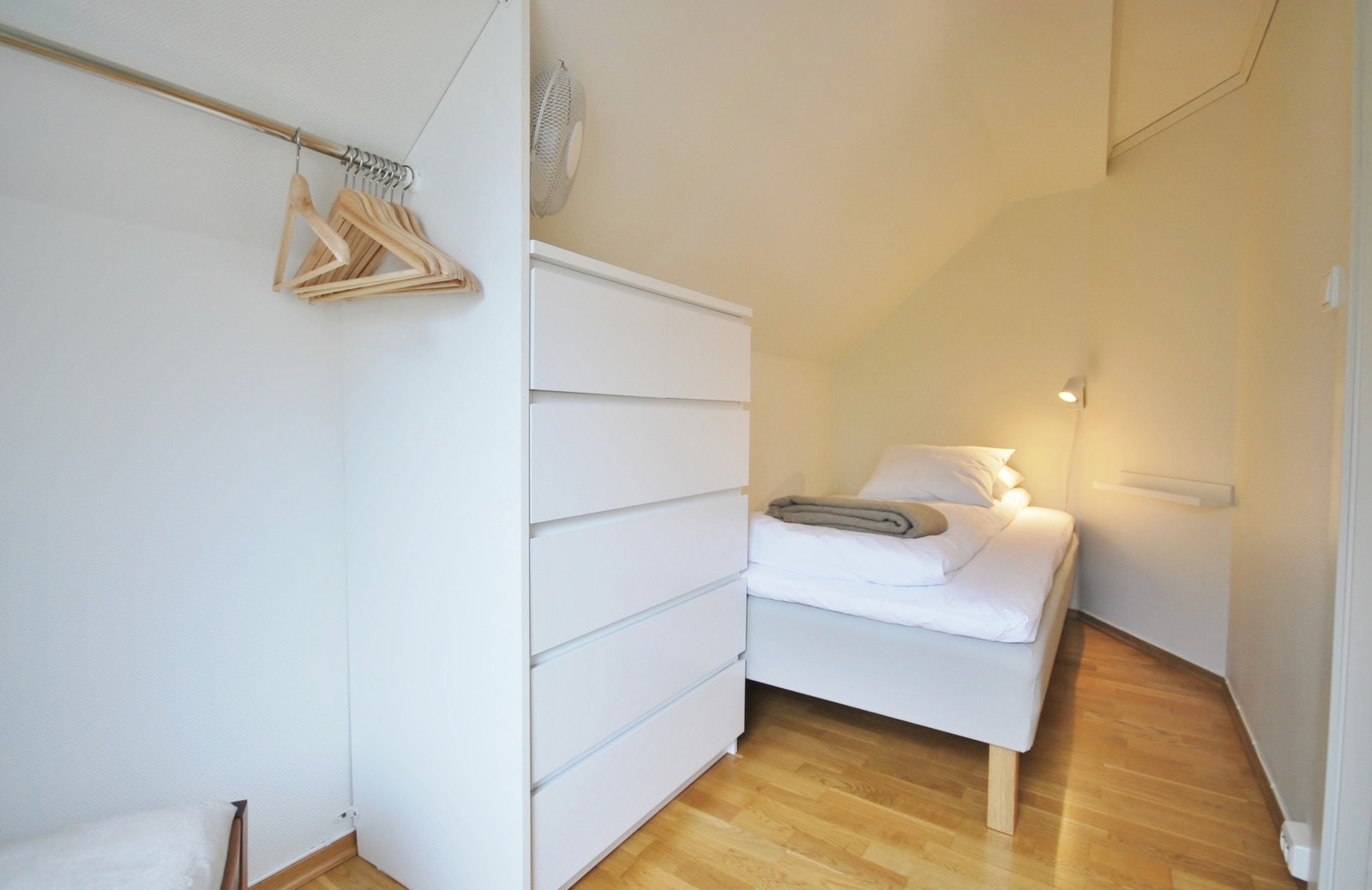 Soverom 1 med 120x200 seng Galleribilde