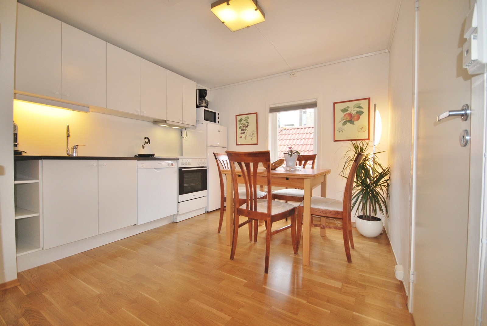 Kjøkken med spiseplass Galleribilde