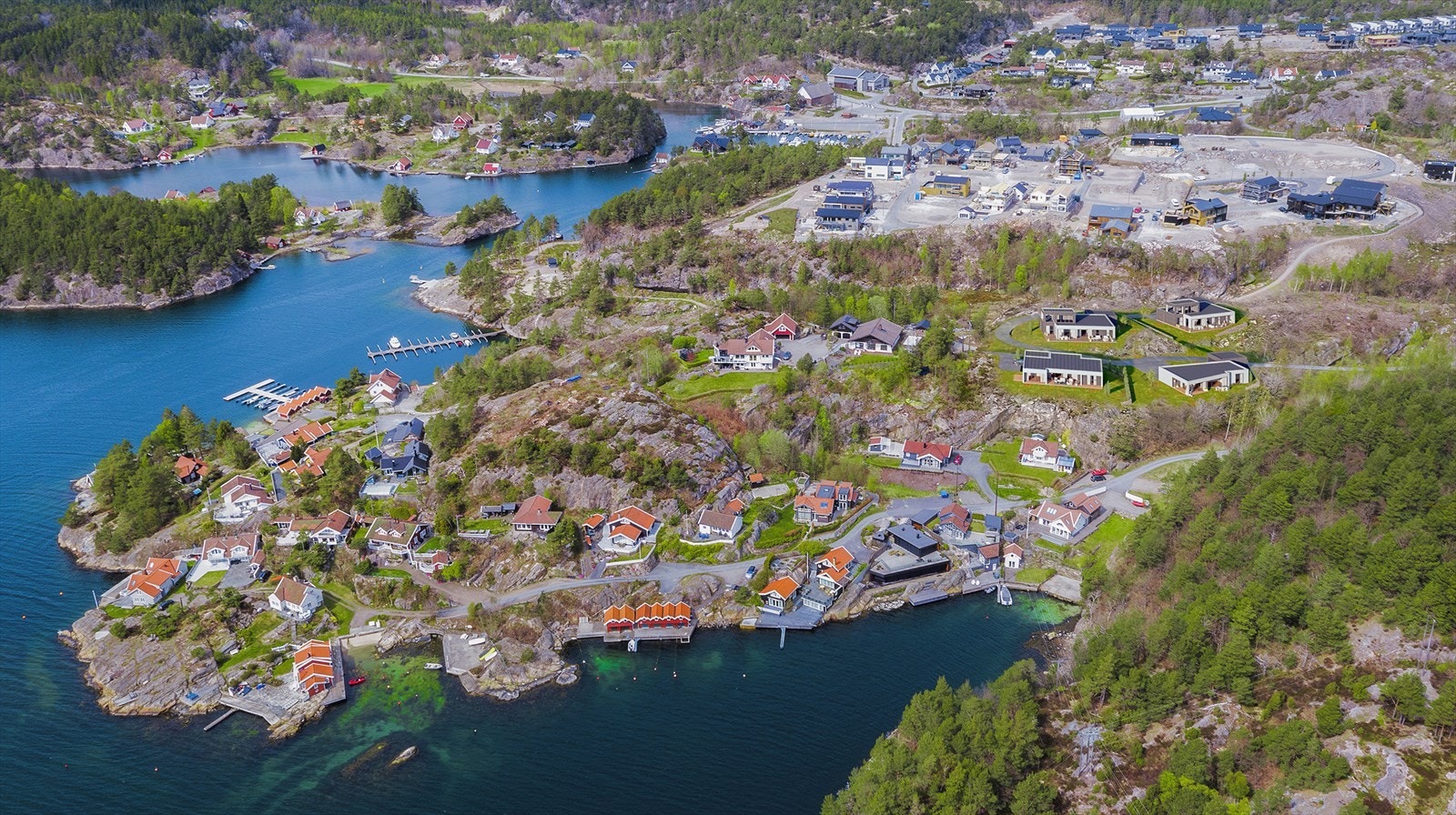 I Juviga er det korte avstander til både friområder, byliv og shopping. I gangavstand finner du småbåthavn, badebrygger, strand og grillområder. Illustrasjon Galleribilde