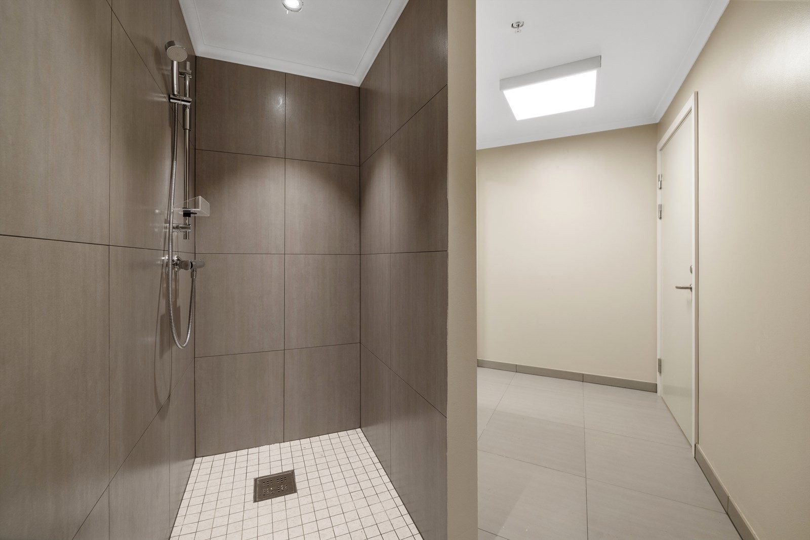 Sameiet har velværeavdeling med dusj, badstue, wc og treningsrom utstyrt med TV, høyttaler og diverse treningsapparater- og utstyr Galleribilde