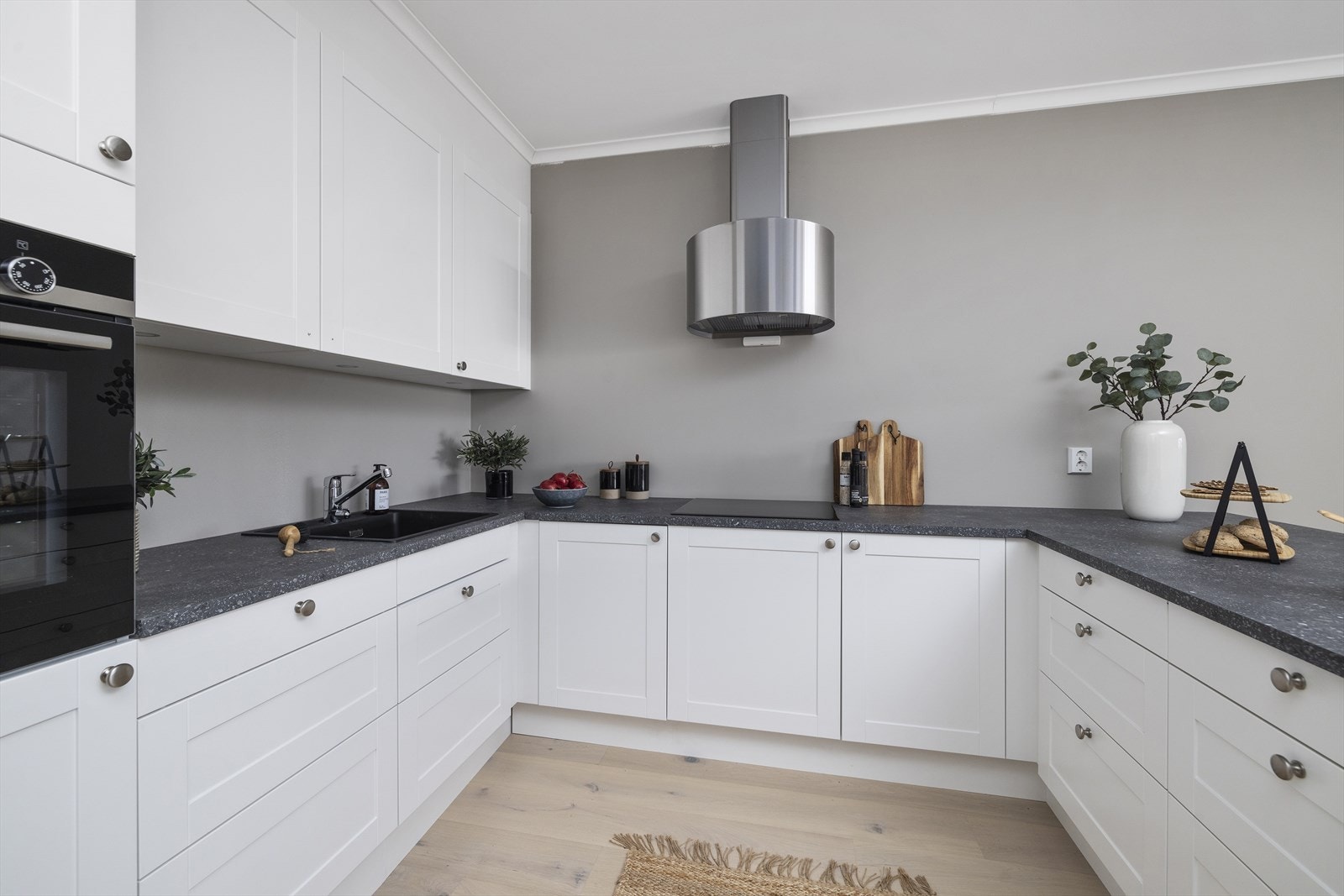 Leilighetene har flott kjøkken komplett med integrerte hvitevarer Galleribilde