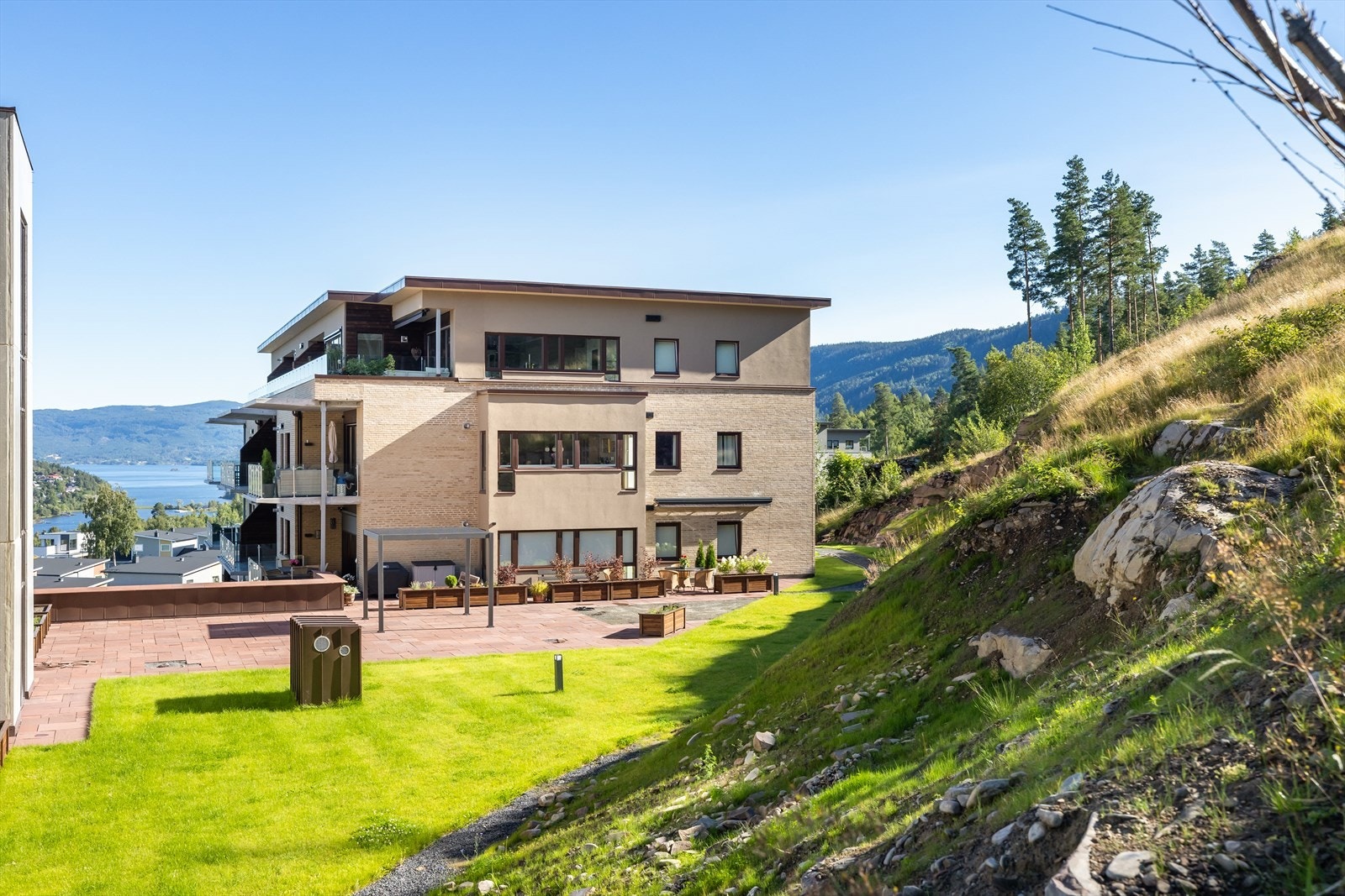 Vakre omgivelser og fellesarealer til fri benyttelse for beboerne Galleribilde