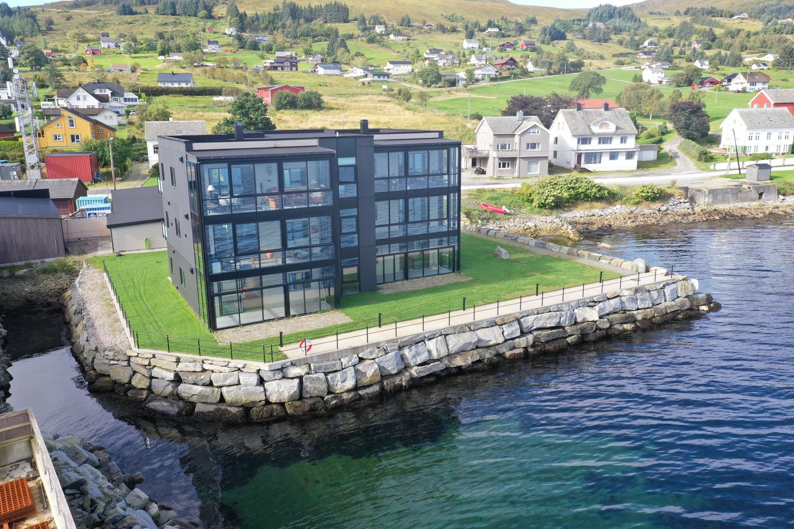 Reedstøda er et unikt boligprosjekt beliggende i strandkanten Galleribilde