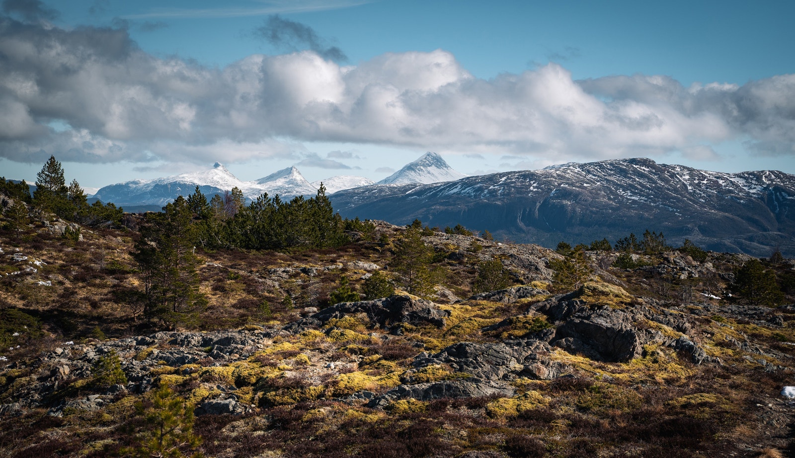 Heilhornet sett fra Briktdalen på Leka Galleribilde