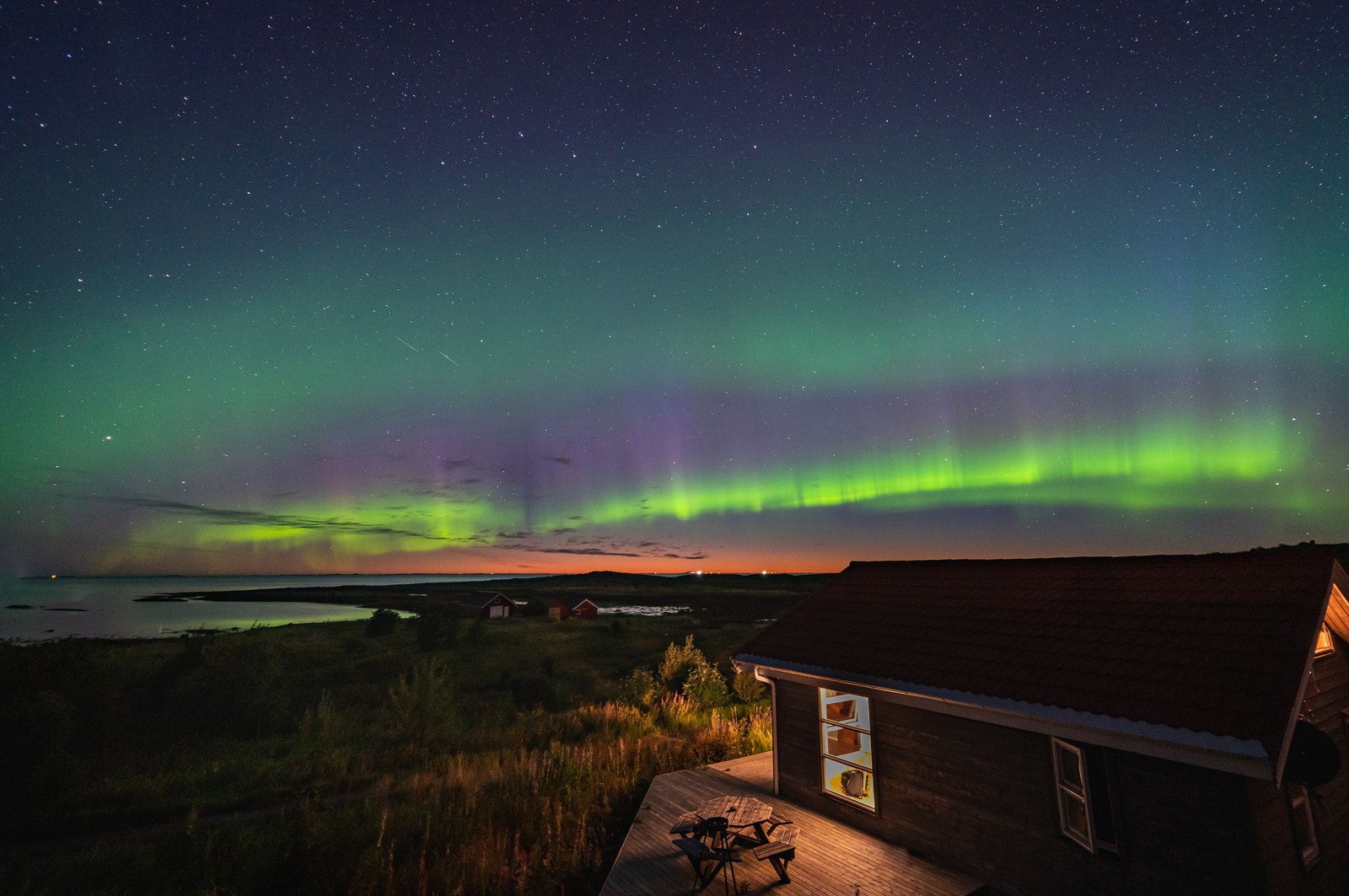 Nordlys over hytta Galleribilde