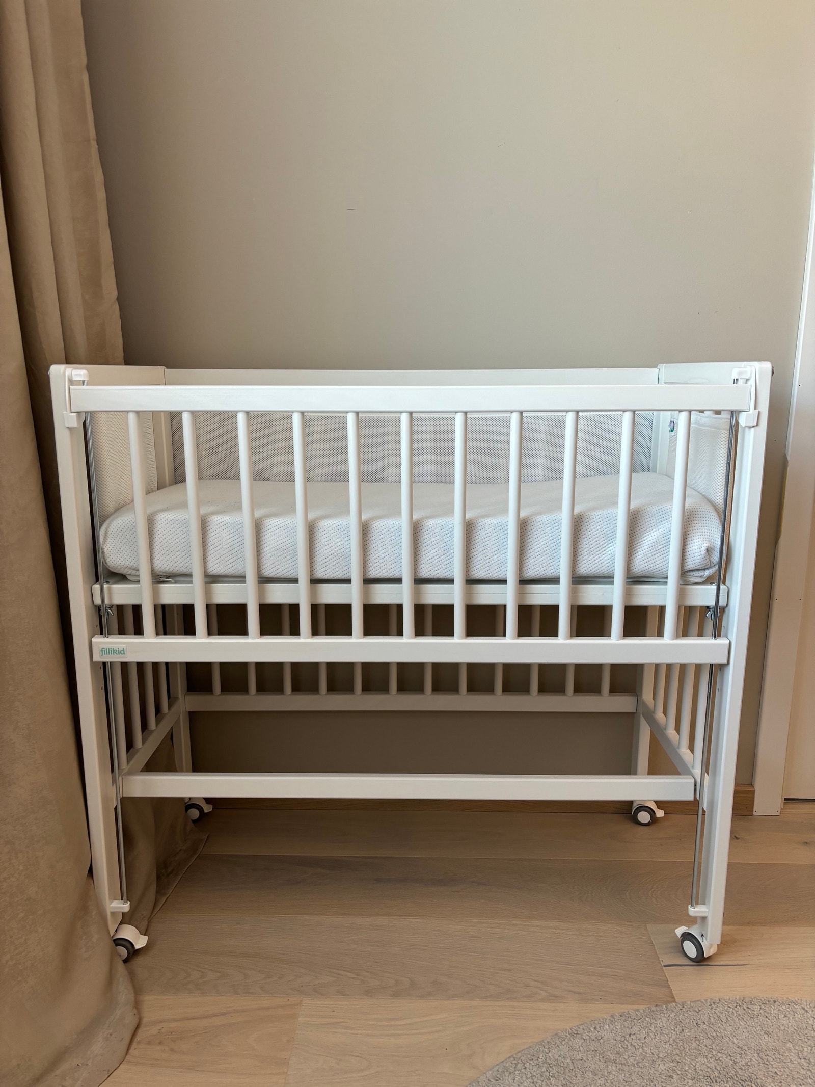 Fillikid Bedside Crib / Sideseng med Easygrow Premiummadrass og