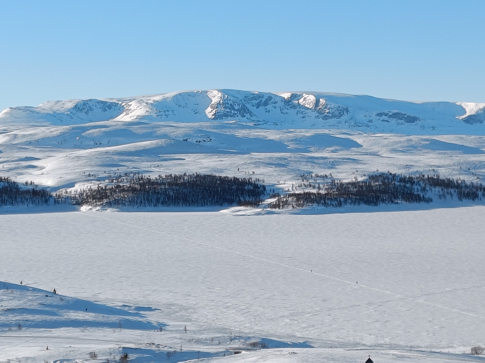 Fantastisk utsikt mot Hallingskarvet fra tomten. Galleribilde