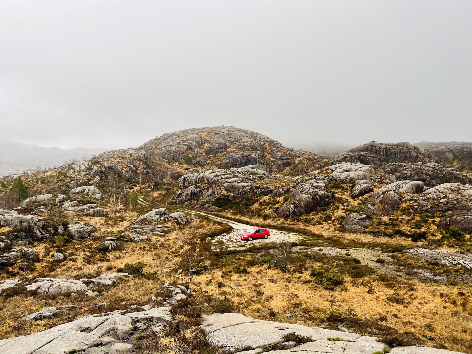 Parkeringsområdet her er renset, utvidet og fylt på med mer masse Galleribilde