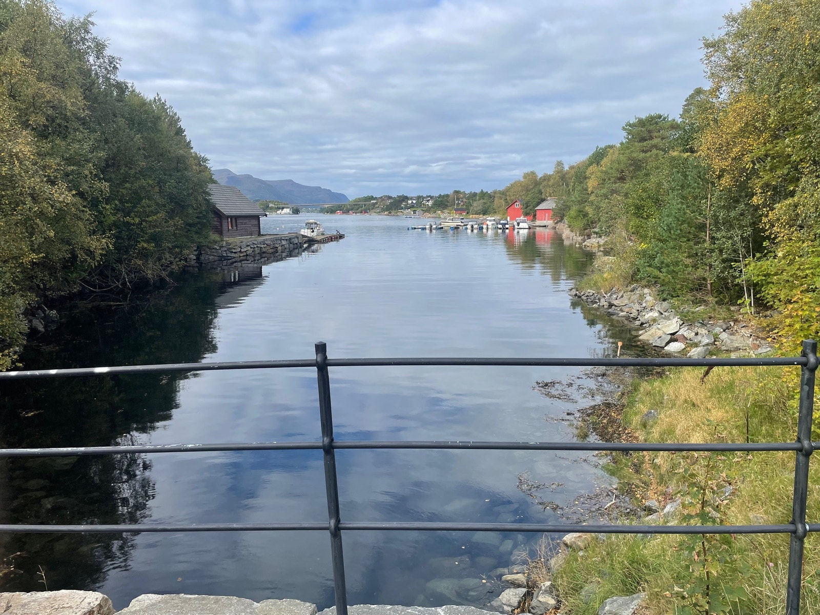 Nærmiljø ved sjø like ved tomten Galleribilde