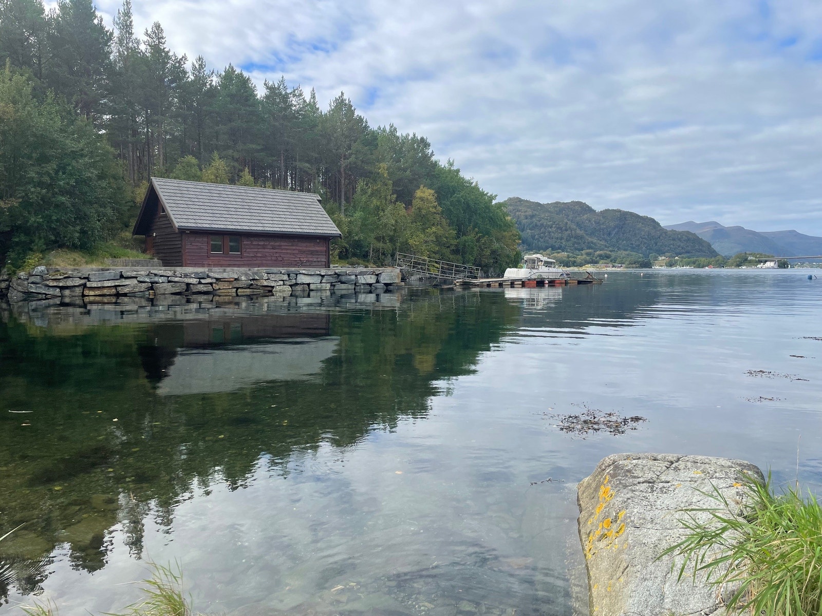 Nærmiljø ved sjø like ved tomten Galleribilde