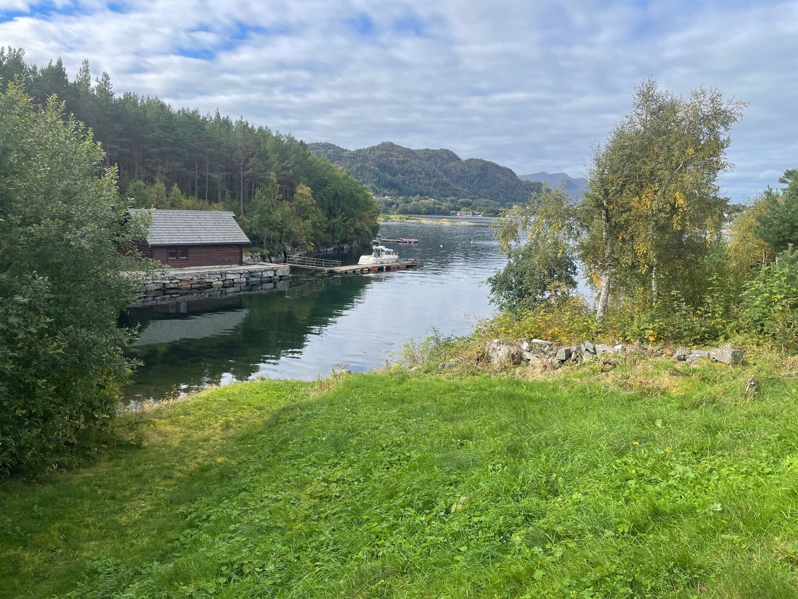 Nærmiljø ved sjø like ved tomten Galleribilde