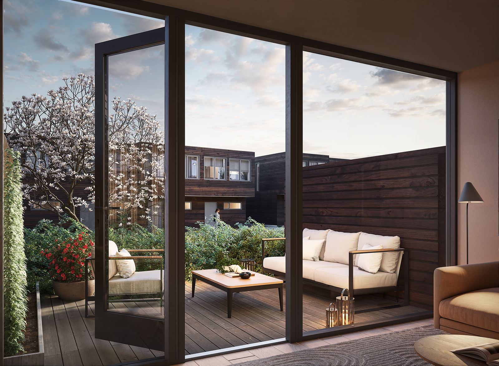 Rommet får vannbåren gulvvarme og blir badet i dagslys fra store, flotte vinduer fra gulv til tak - en god løsning som gir en tilnærmet sømløs overgang mellom innemiljøet og terrassen. Galleribilde