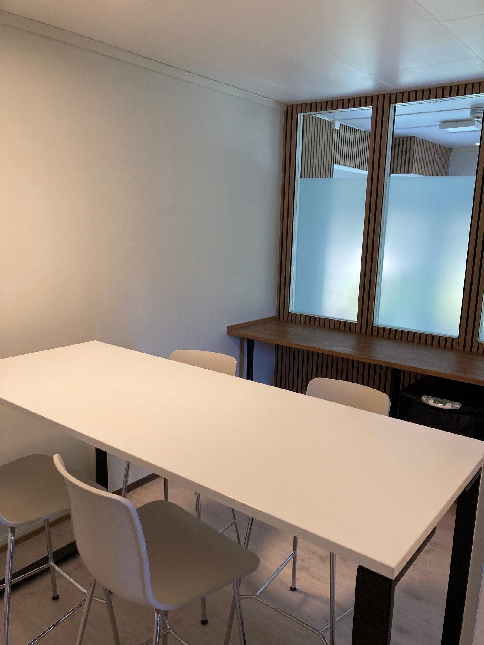 Fra kjøkken og oppholdsdel Galleribilde