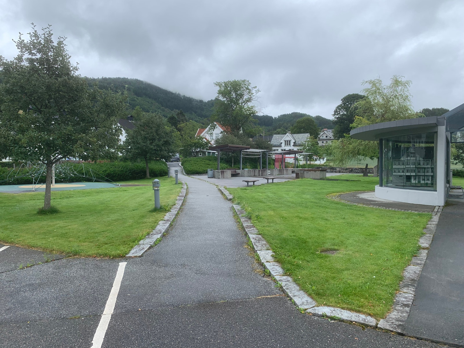 Bankplass - lekeplass Galleribilde