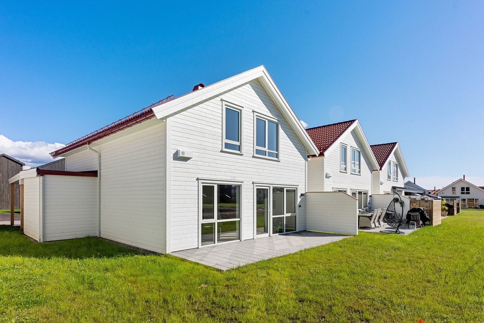 Boligen har 2 terrasser på til sammen 26 kvm med gode solforhold. Galleribilde