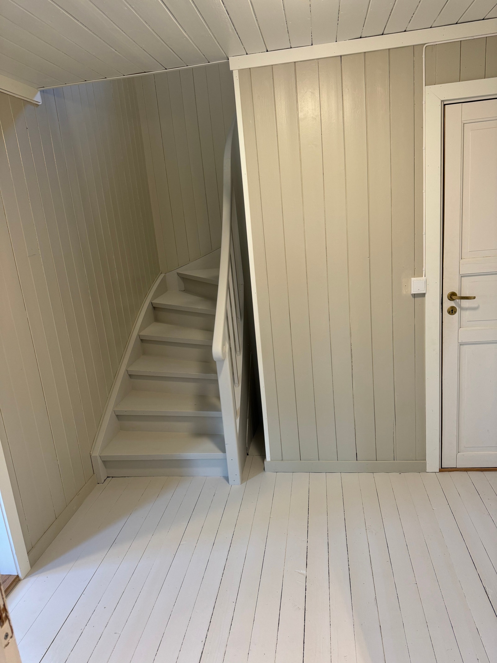 Gang/trapp opp til andre etasje. Galleribilde