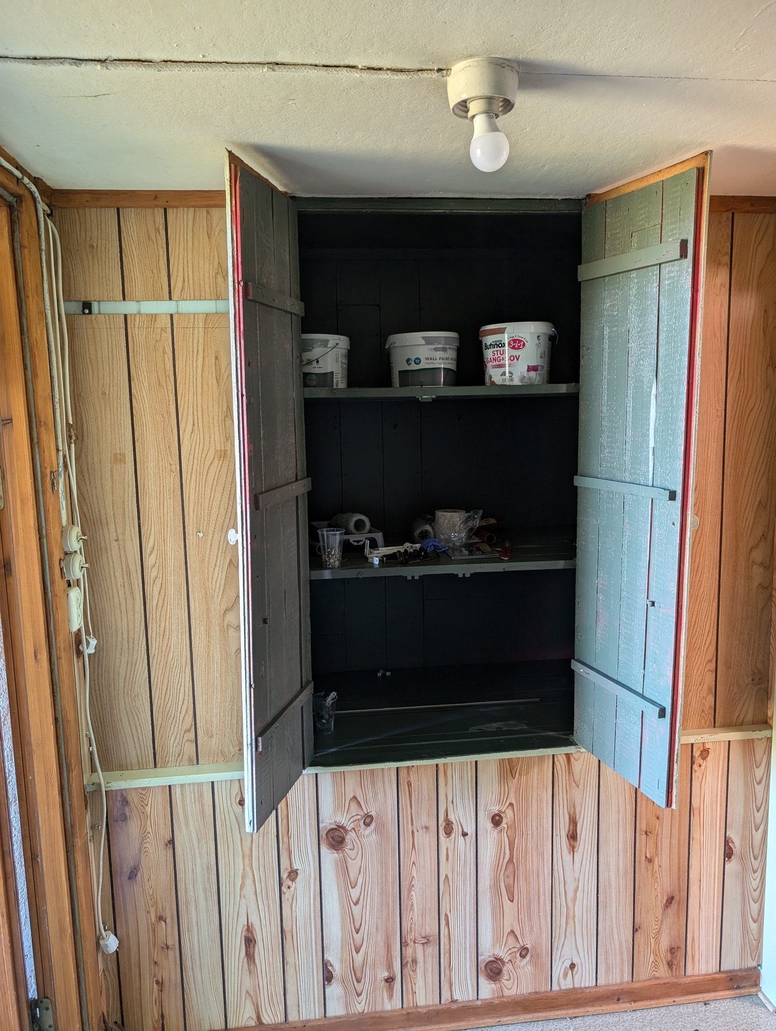 Skap i entre Galleribilde