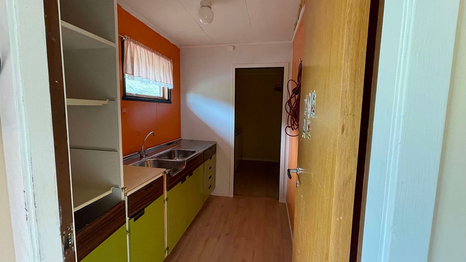 3 innvendige boder med plass til stor fryseboks og lagring Galleribilde