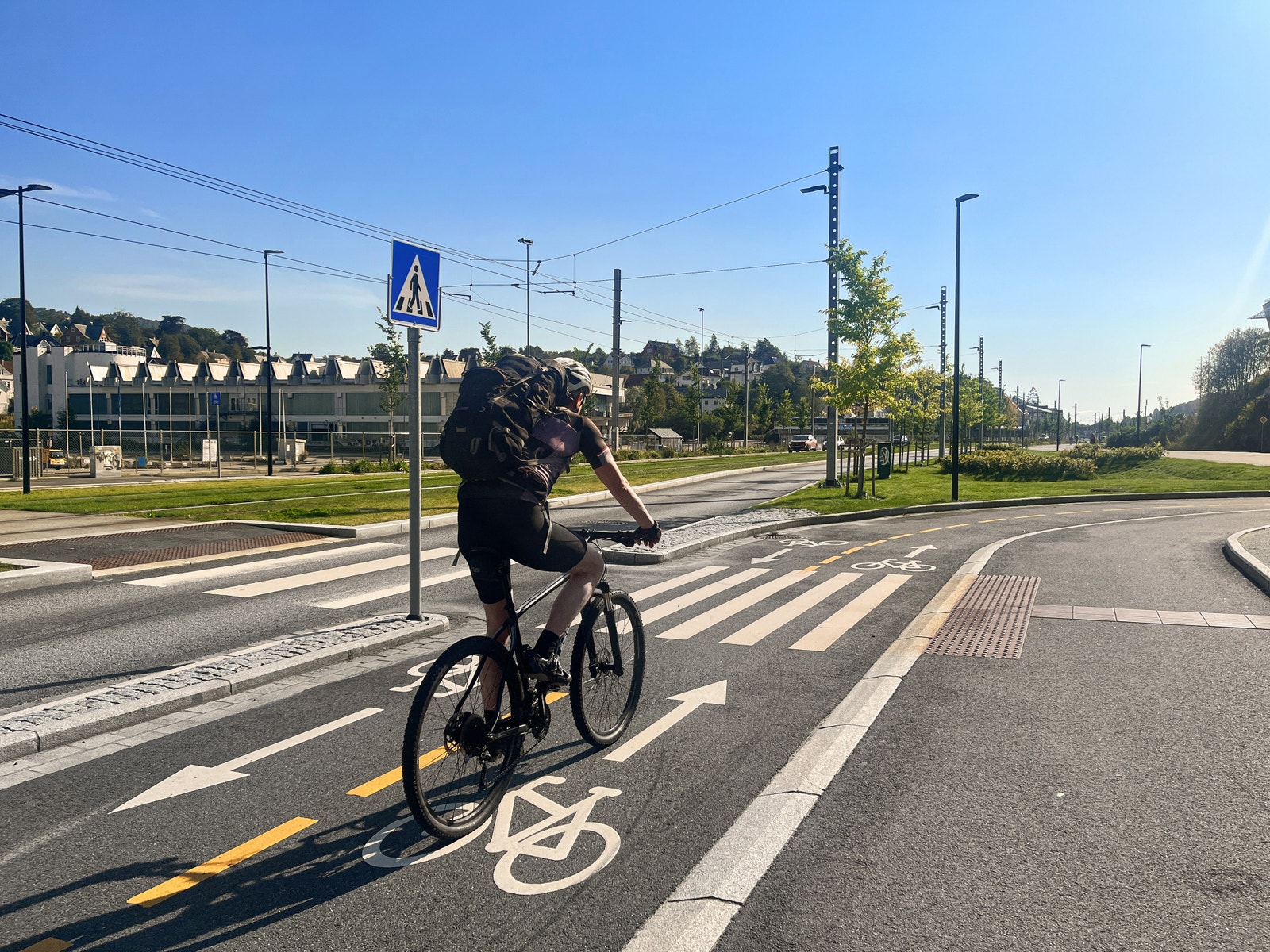 Fine sykkelveier gjør det enkelt å ta seg frem på sykkel. Galleribilde