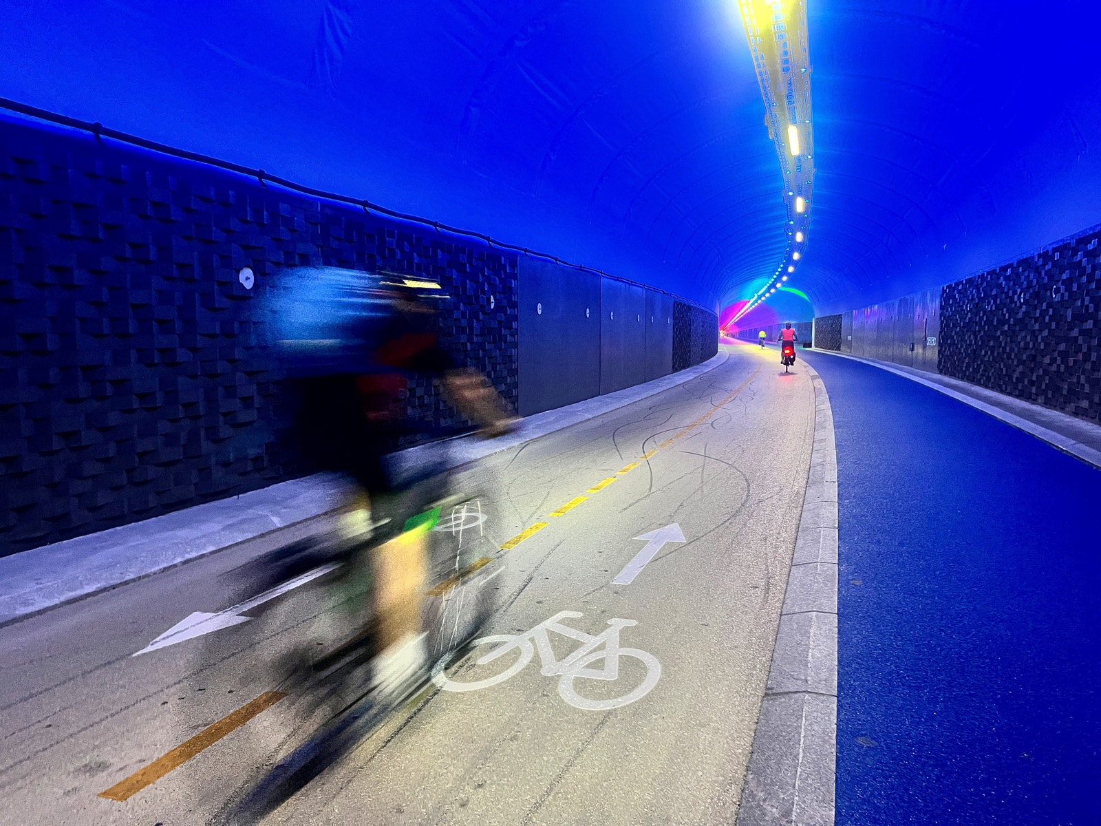 Kort vei til Fyllingsdalstunellen, populær gang- og sykkeltunell på 2900 meter. Galleribilde