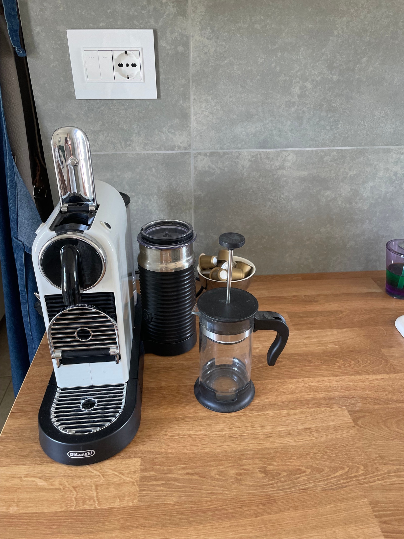 Kaffemaskin og vannkoker finnes også. Galleribilde