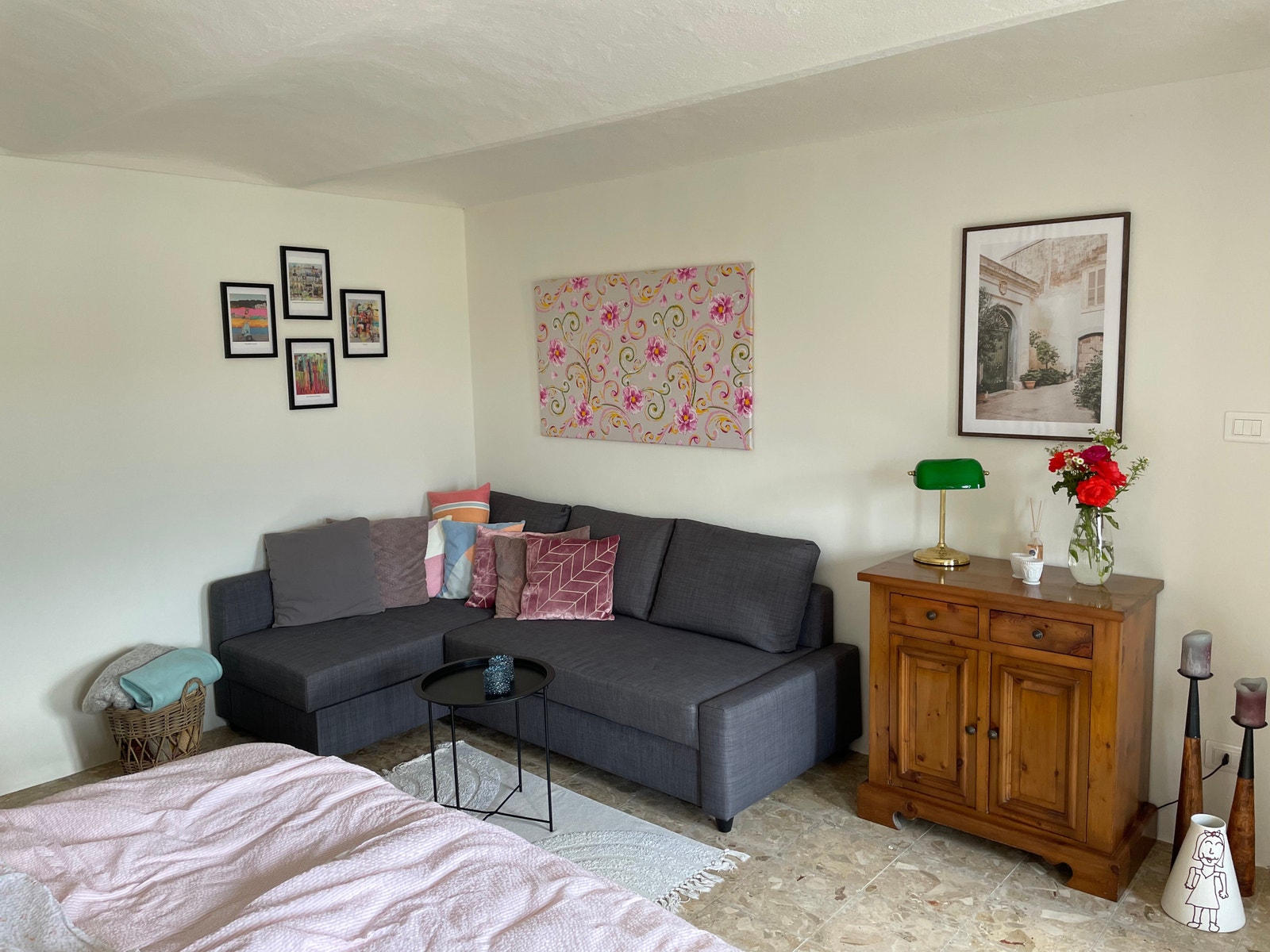 Soverom i 1. etasje med sovesofa (140 X200 cm) som kan slås ut ved behov. Galleribilde