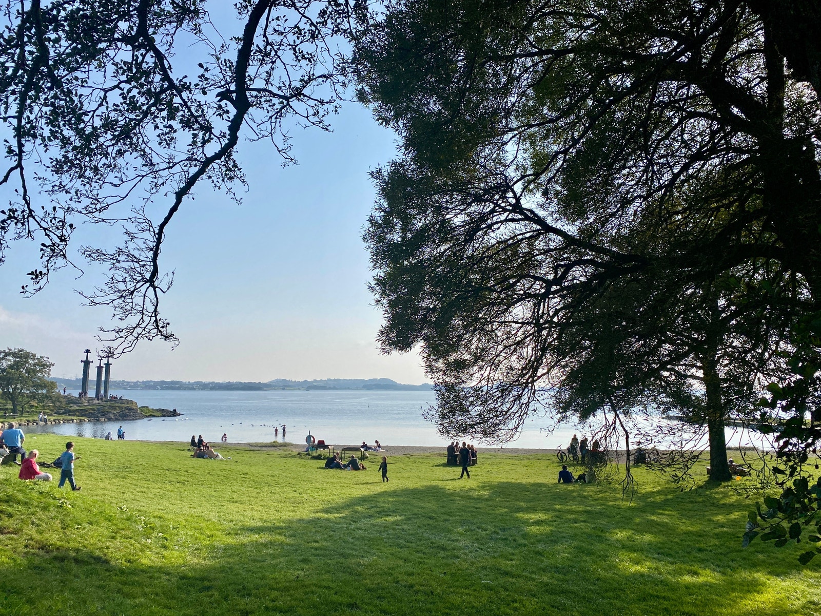 Hafrsfjord med strand, Sverd i fjell og turområder Galleribilde