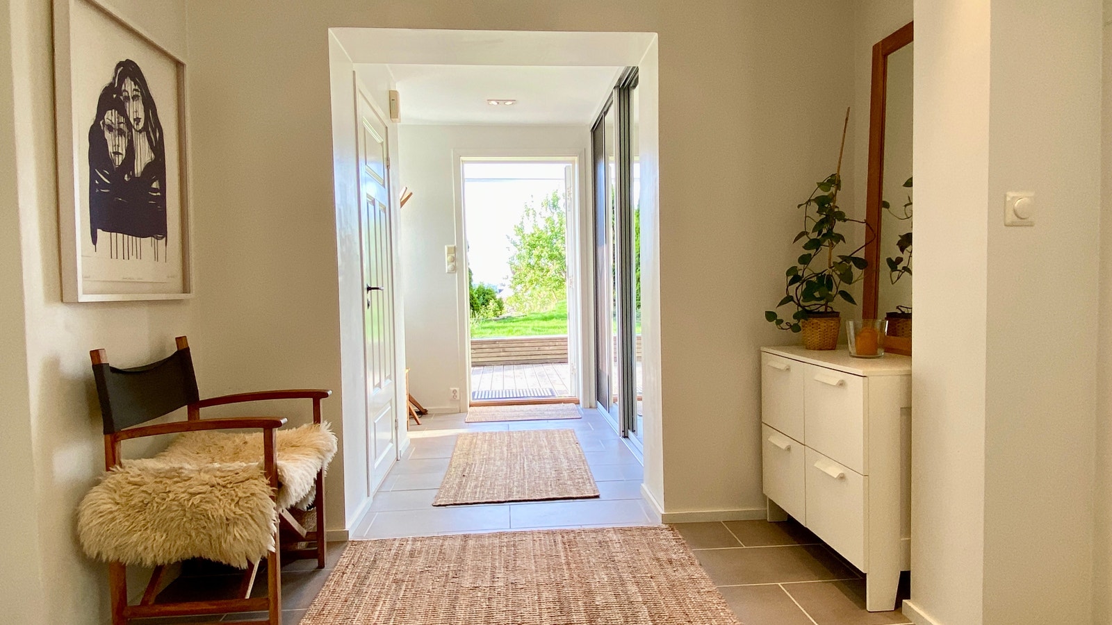 Inngang fra hage og terrasse Galleribilde