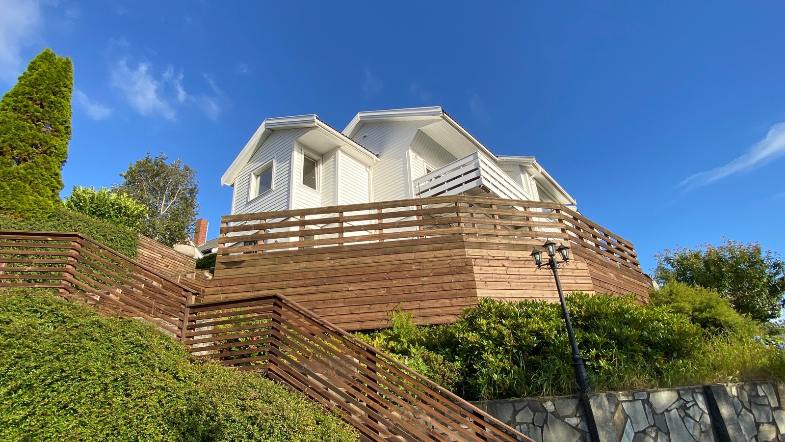 Huset med trapp opp til ingang Galleribilde