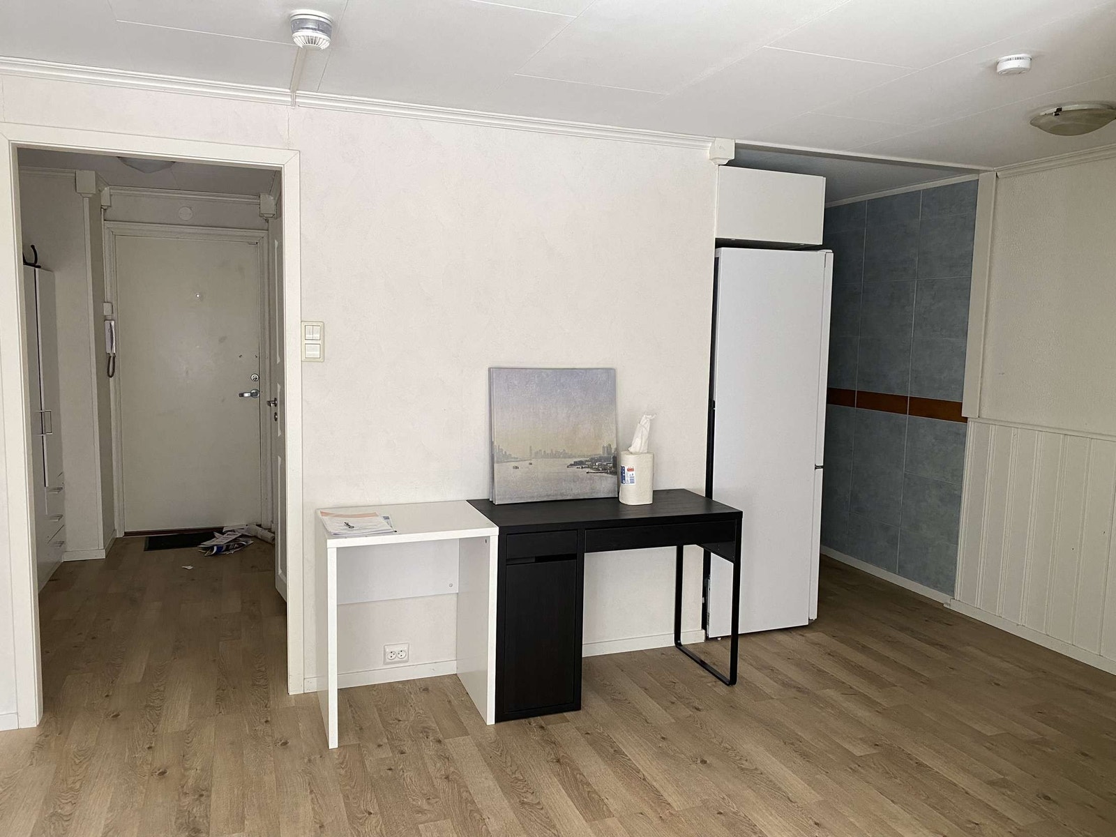 Bilde fra stue til gang og inngang til kjøkken Galleribilde